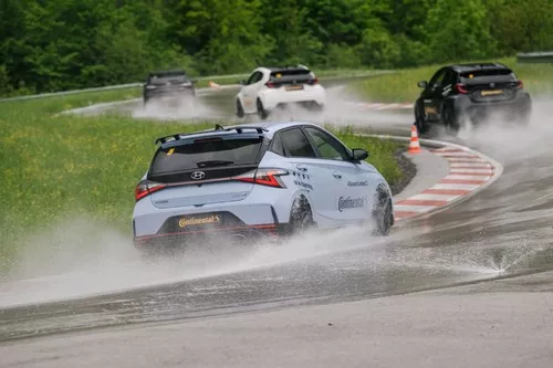 Continental AllSeasonContact 2 Miniatuur 1920x1280