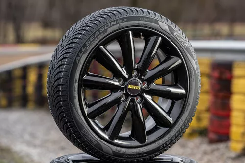 Pirelli Cinturato All Season Miniatuur 3543x2357